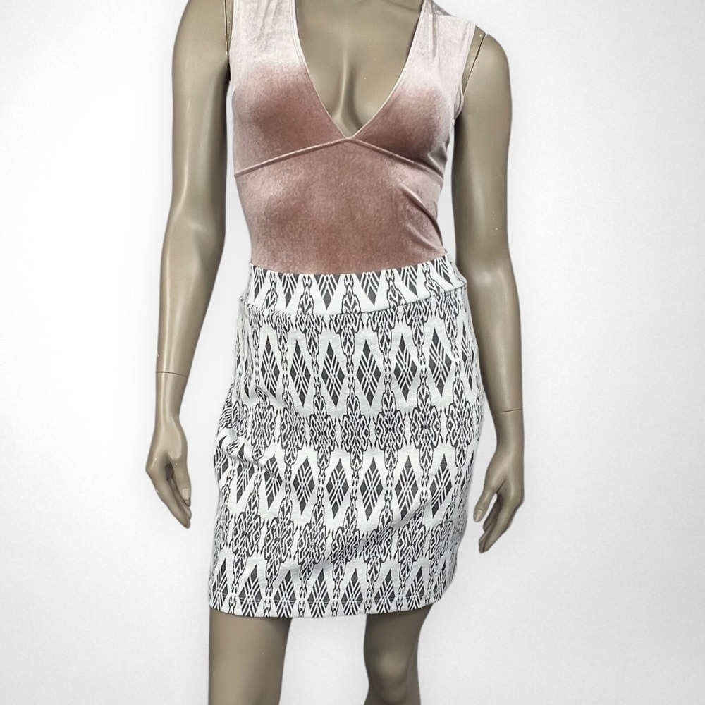 RENEE C. Jacquard Stretch Pencil Skirt Medium‎